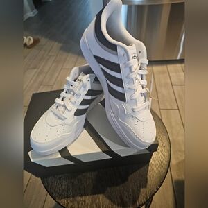 adidas Hoops 4.0 Shoes Size Men 7.5 Women 8.5 Brand New